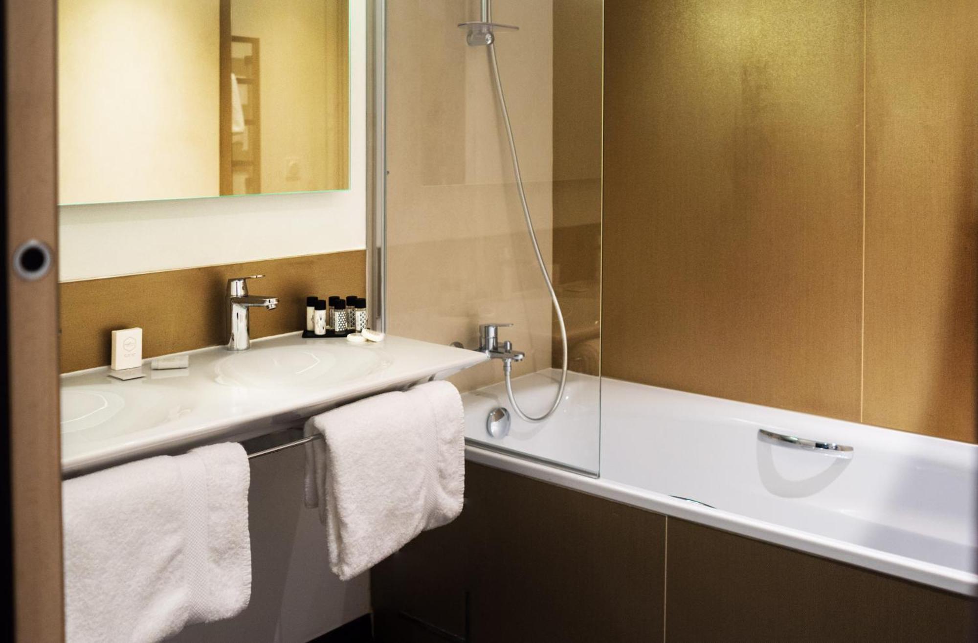 Kyriad Prestige Amiens Poulainville - Hotel And Spa Exterior foto